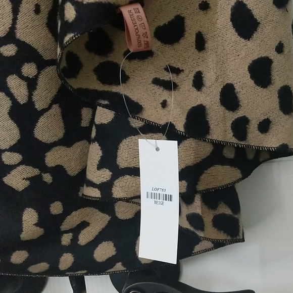 Leopard print poncho wrap - Picture 2 of 3